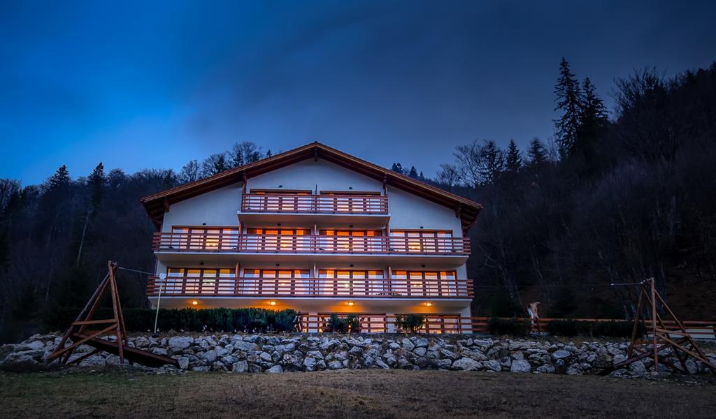 Hotel Panorama Pietrei Craiului Zărneşti Exterior foto